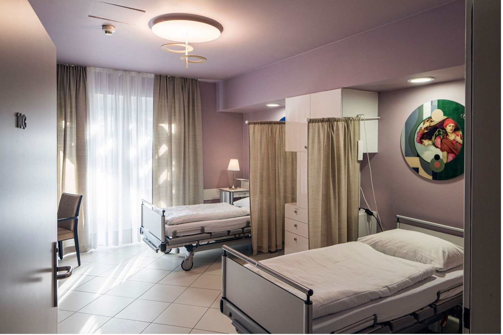 Patientenzimmer in der ATOMOS Klinik Währing